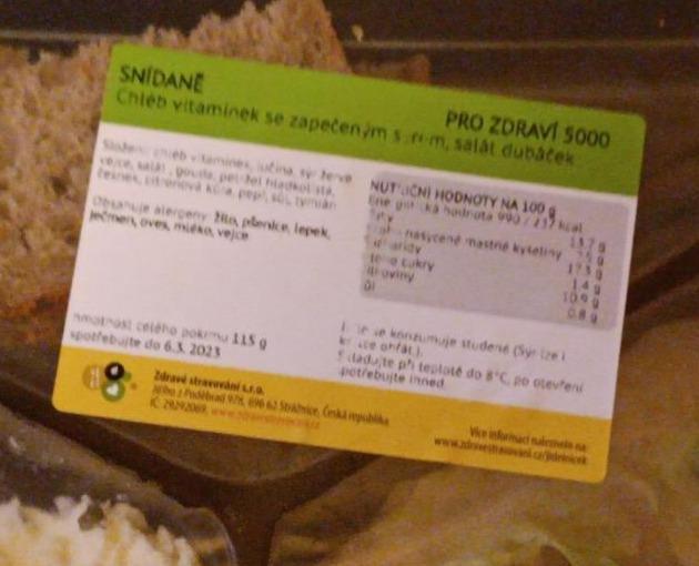 Fotografie - Chléb vitamínek se zapečeným sýrem, salát dubáček Zdravé stravování