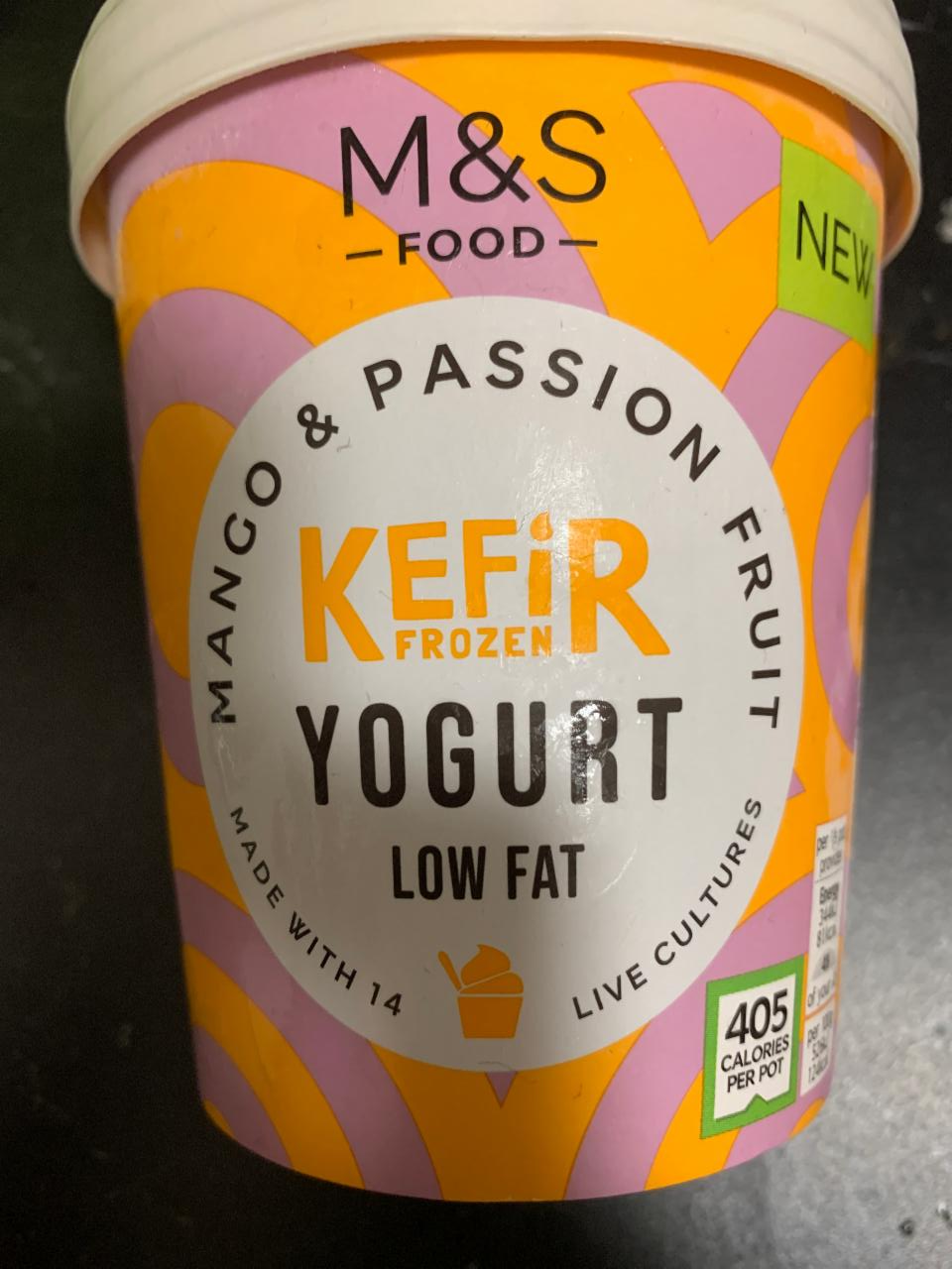 Fotografie - Kefir Frozen Yogurt Mango and Passion Fruit M&S Food