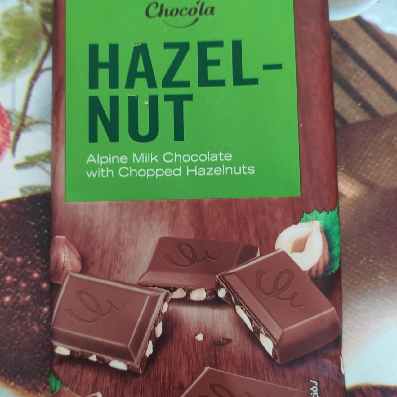 Fotografie - Mléčná čokoláda se sekanými lískovými ořechy Chocola