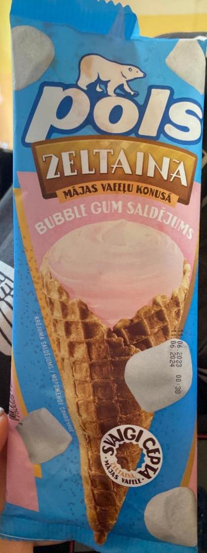 Fotografie - pols bubble gum ice cream with tutti frutti flavour marshmallows in sugar waffer cone