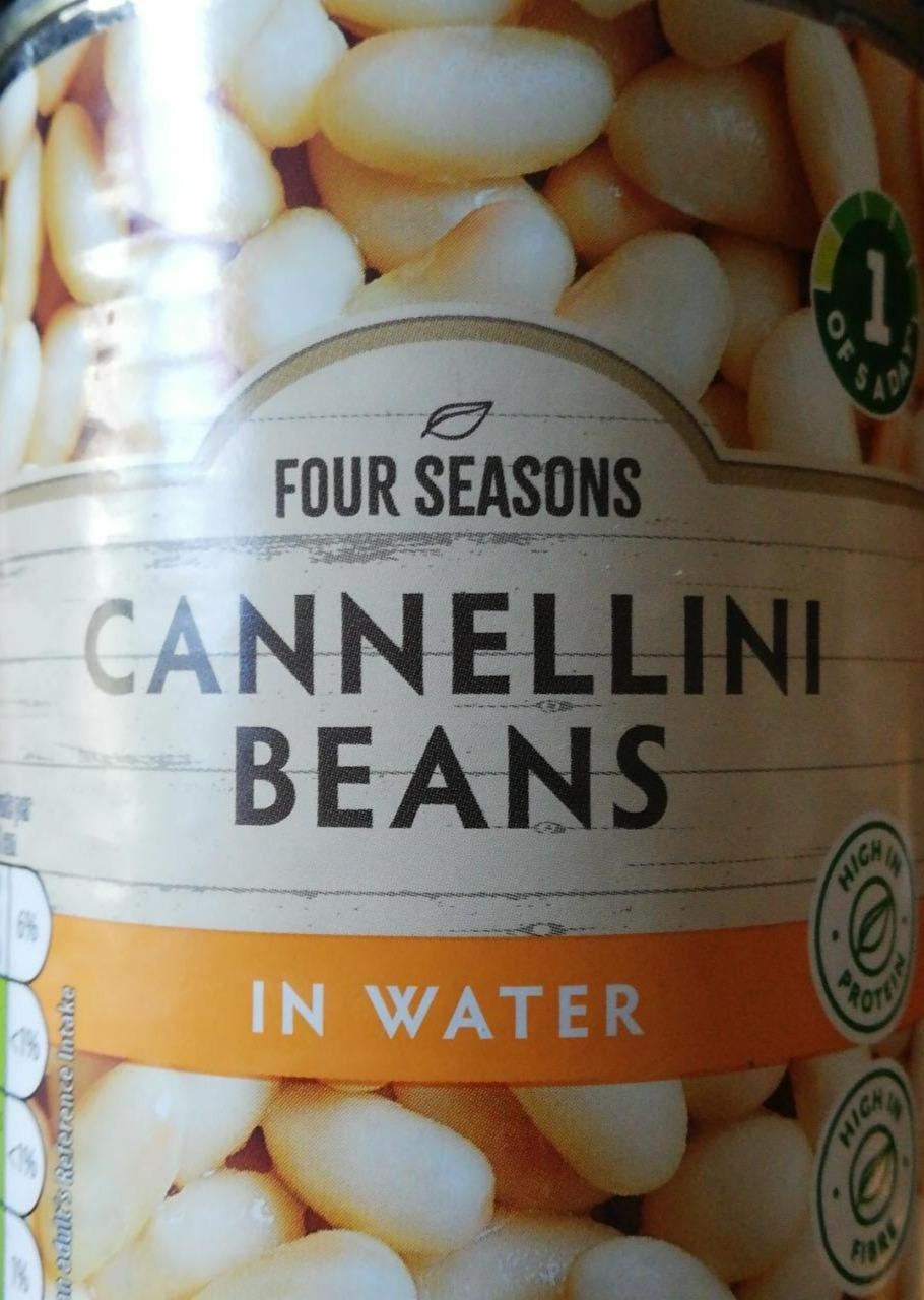 Fotografie - Cannellini beans in water Four Seasons