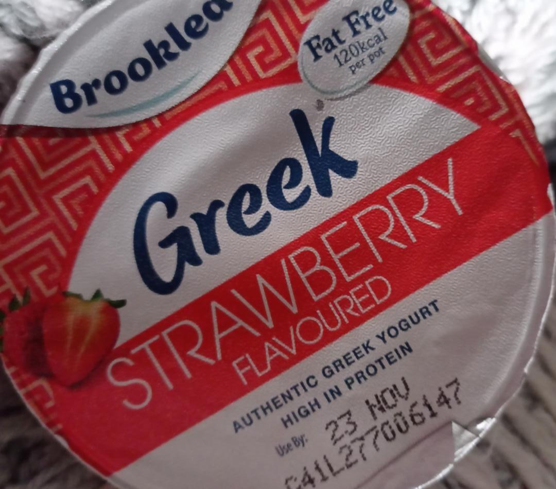 Fotografie - Strawberry Flavoured Authentic Greek Yogurt Brooklea