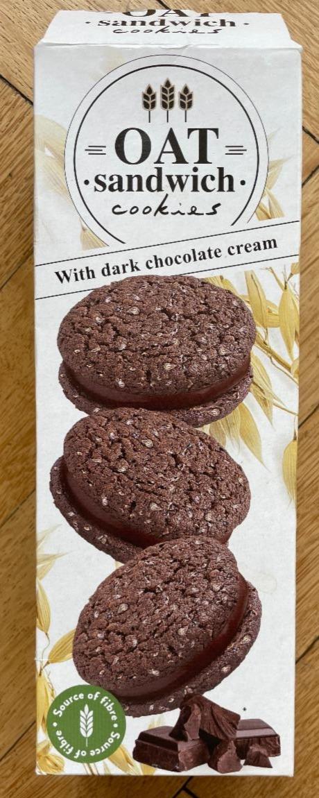 Fotografie - Oat sandwich cookies with dark chocolate cream