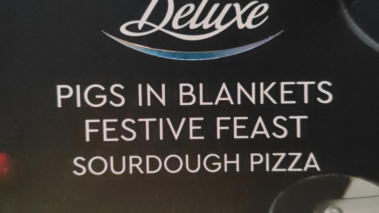 Fotografie - Deluxe Pigs in Blankets Festive Feast Sourdough Pizza