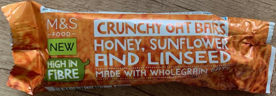 Fotografie - Crunchy Oat Bars honey, sunflower and linseed M&S Food