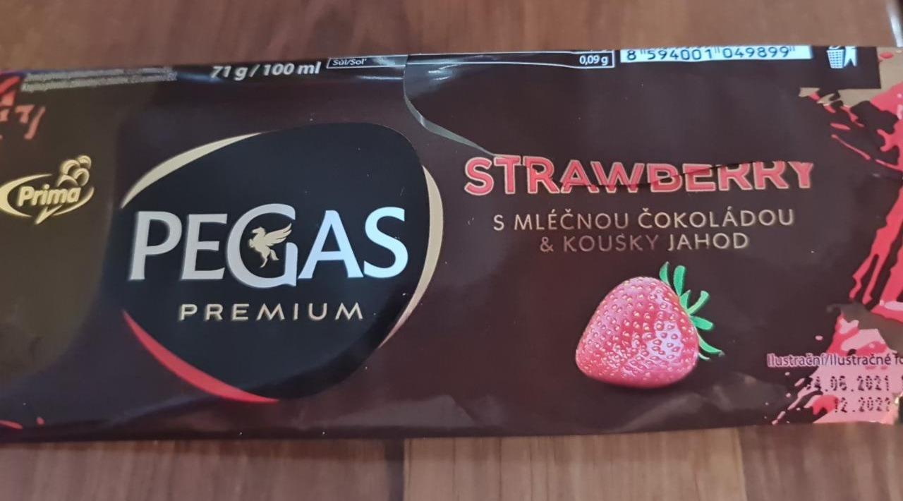 Fotografie - Pegas Premium Strawberry s mléčnou čokoládou & kousky jahod