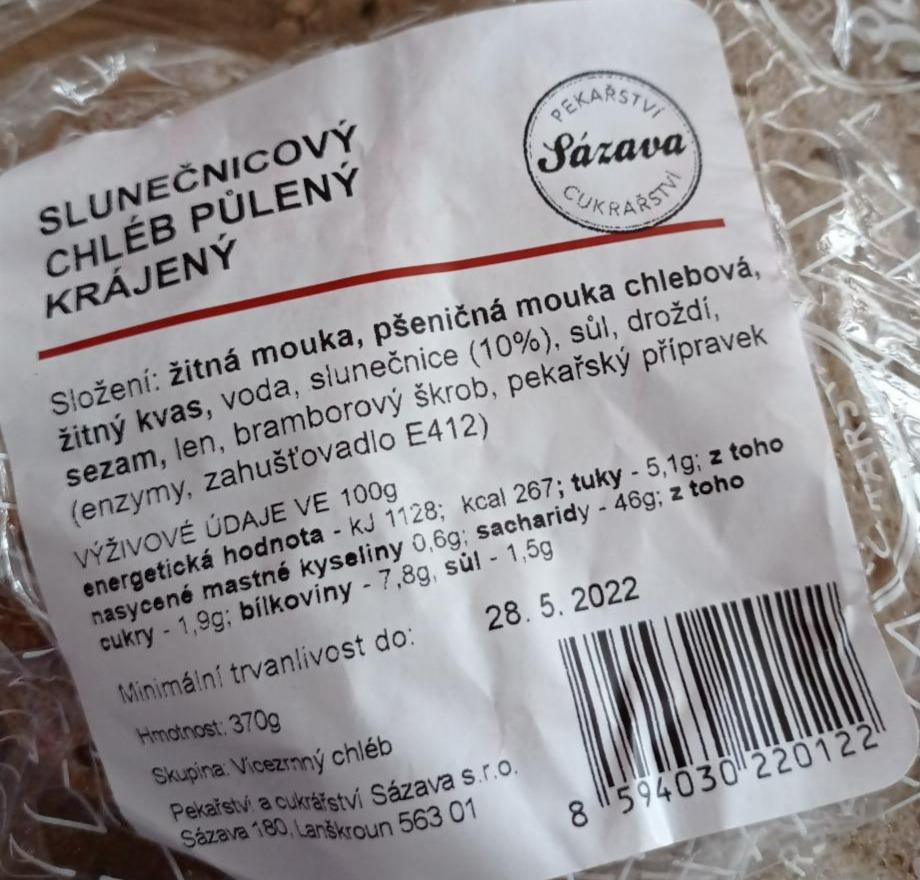 Fotografie - Slunečnicový chléb půlený krájený Sázava