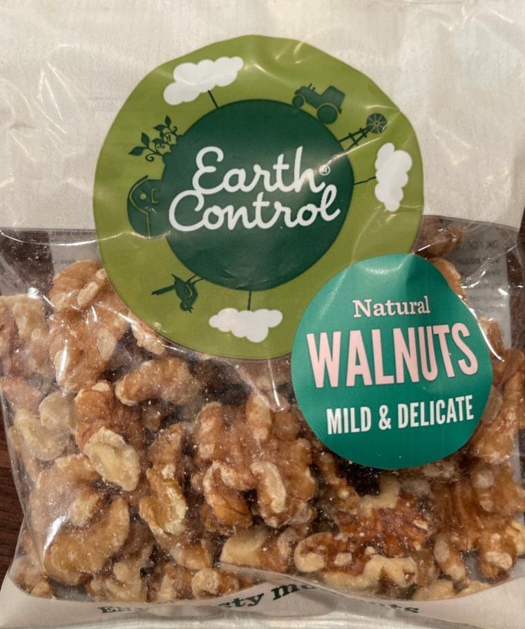 Fotografie - Walnuts Earth Control