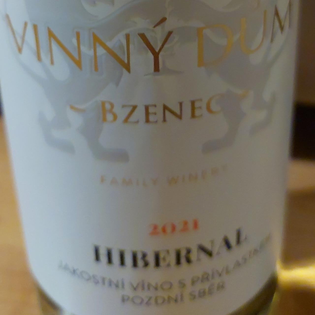 Fotografie - Hibernal polosuché bílé víno, pozdní sběr Vinný dům Bzenec