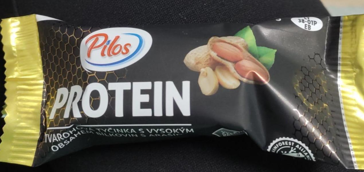 Fotografie - Tvarohová tyčinka s arašídy v kakaové polevě s vysokým obsahem bílkovin Pilos