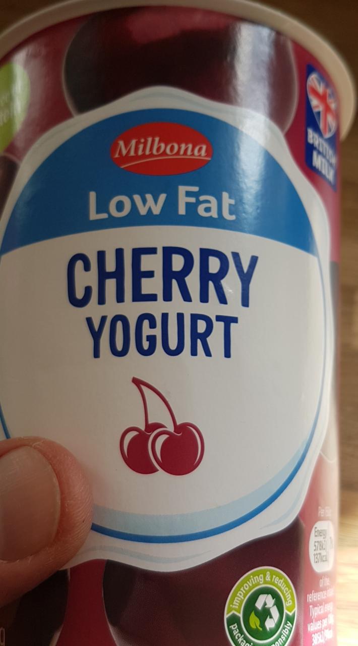 Fotografie - Low Fat Cherry Yogurt Milbona
