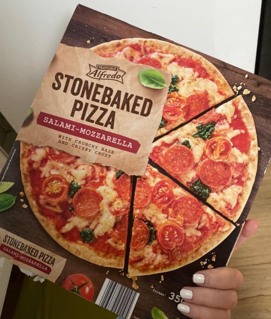 Fotografie - Stonebaked Pizza salami-mozzarella Trattoria Alfredo