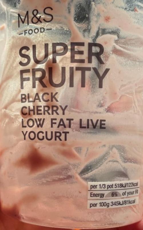 Fotografie - Super Fruity Black Cherry Low Fat Live Yogurt M&S Food