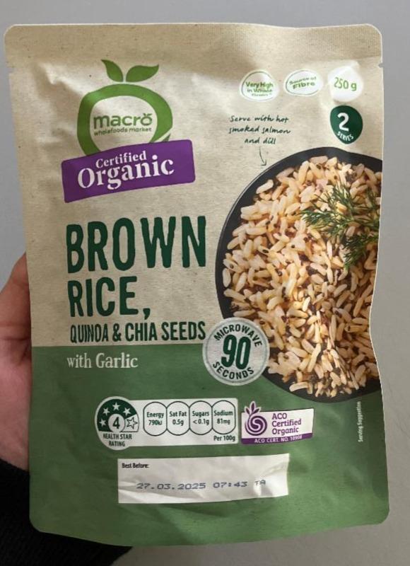 Fotografie - Brown Rice, Quinoa & Chia Seeds with Garlic Macro