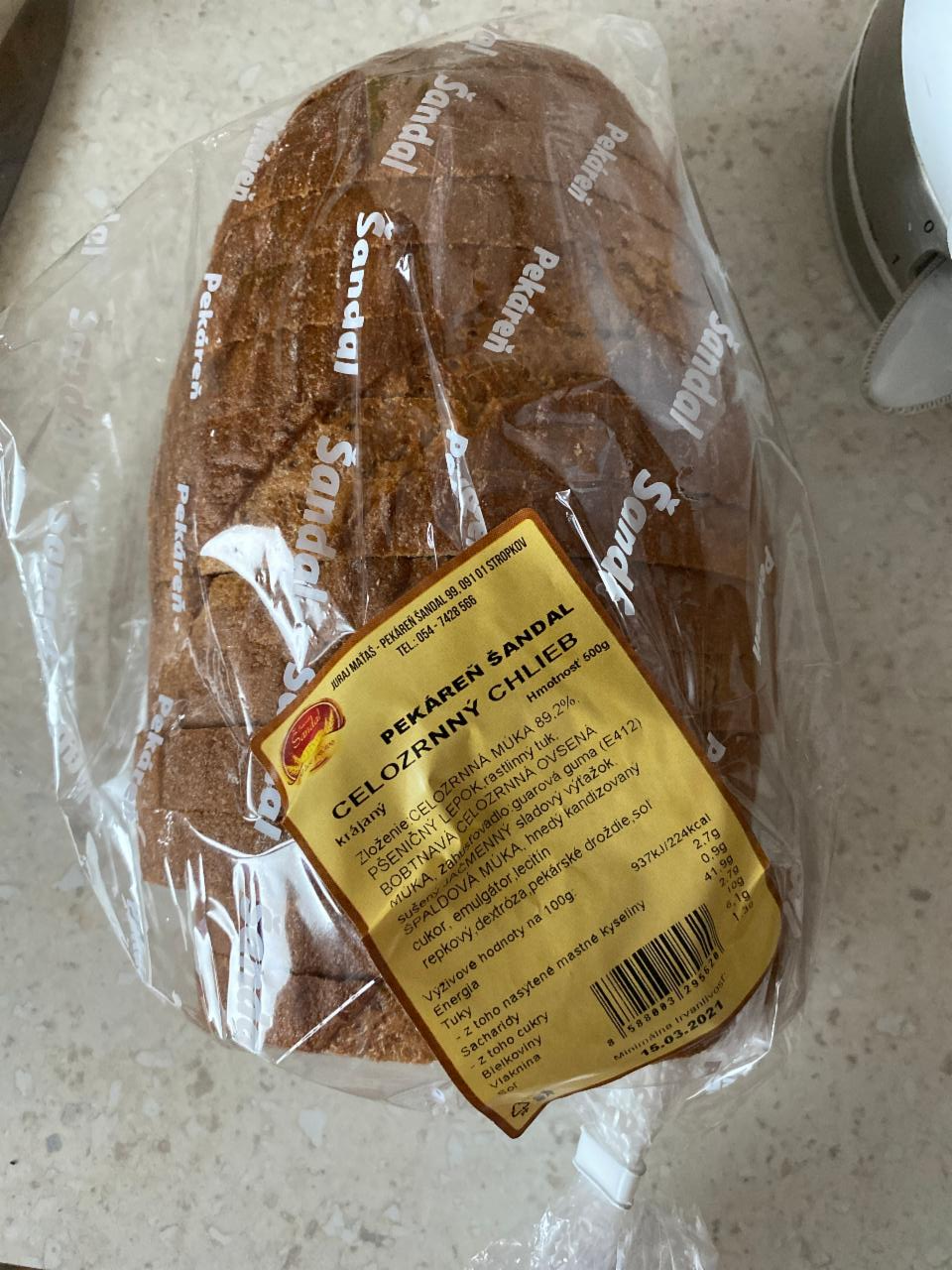 Fotografie - celozrnný chléb šandal