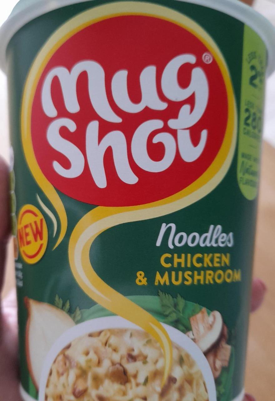 Fotografie - Noodles Chicken & Mushroom Mug Shot