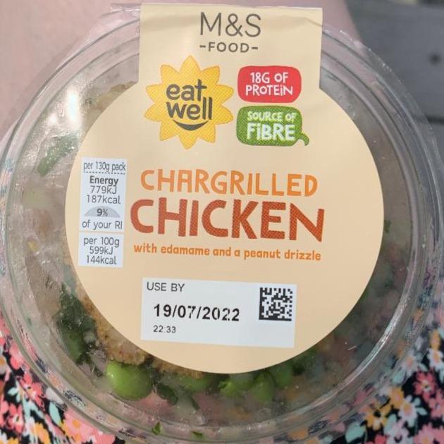 Fotografie - Chargrilled chicken with edamame and a peanut drizzle M&S Food