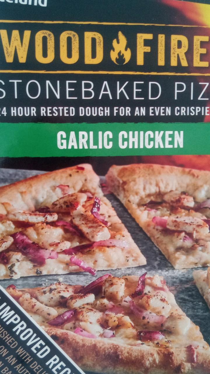 Fotografie - Wood & Fired Stonebaked Pizza garlic chicken Iceland