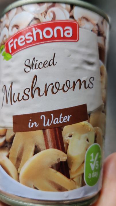 Fotografie - Sliced mushrooms in water Freshona