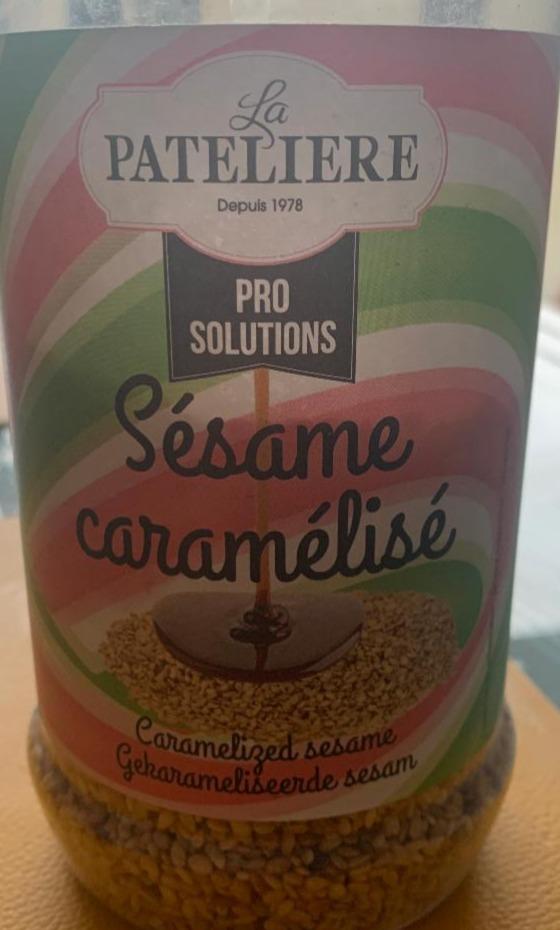 Fotografie - karamelizovaná sezamová semínka 