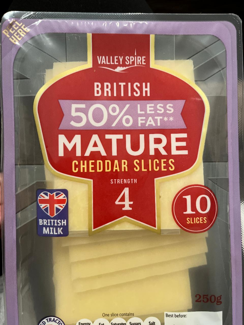 Fotografie - British Mature Cheddar slices 50% less fat Valley Spire