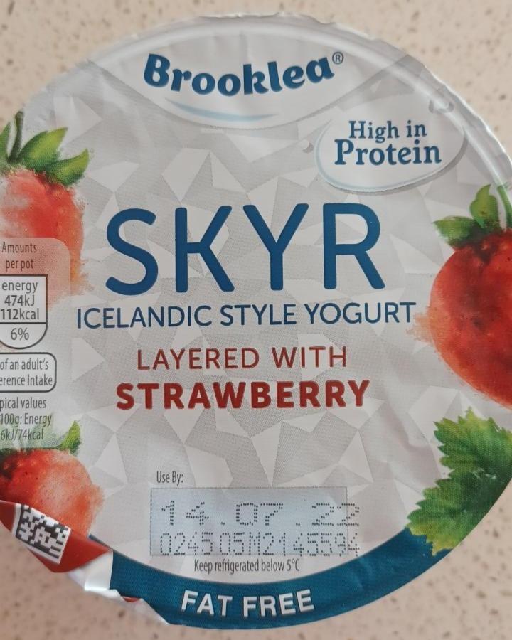 Fotografie - Skyr Icelandic Style Yogurt Strawberry Brooklea