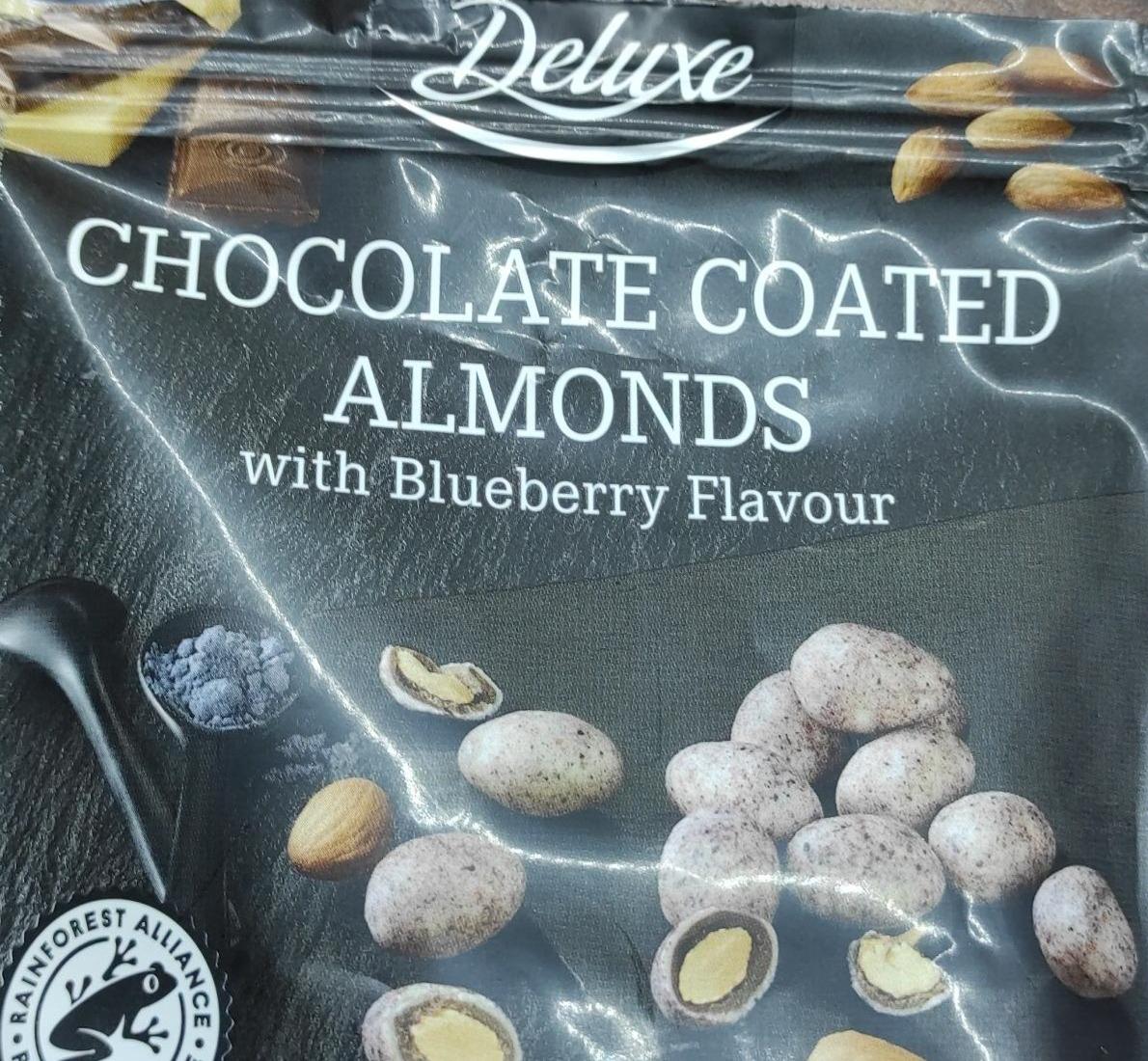 Fotografie - chocolate coated almonds with Blueberry Flavour