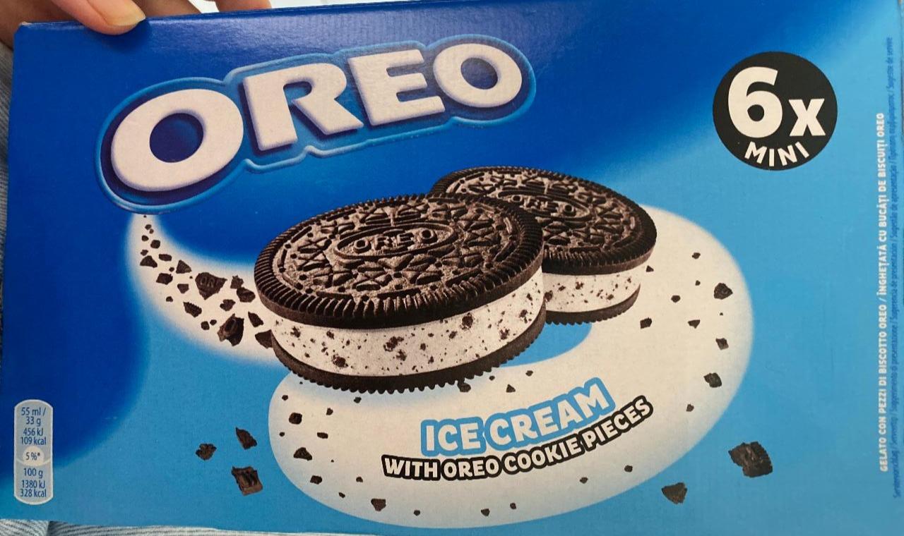 Fotografie - Ice cream with oreo cookie pieces Oreo