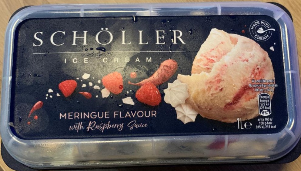 Fotografie - Ice Cream Meringue Flavour with Raspberry Sauce Schöller