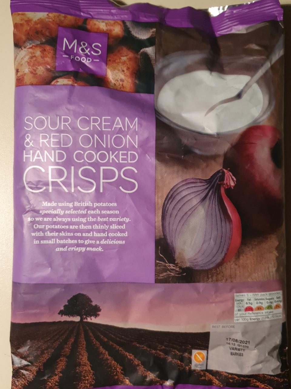 Fotografie - Sour cream & red onion hand cooked Crisps M&S food