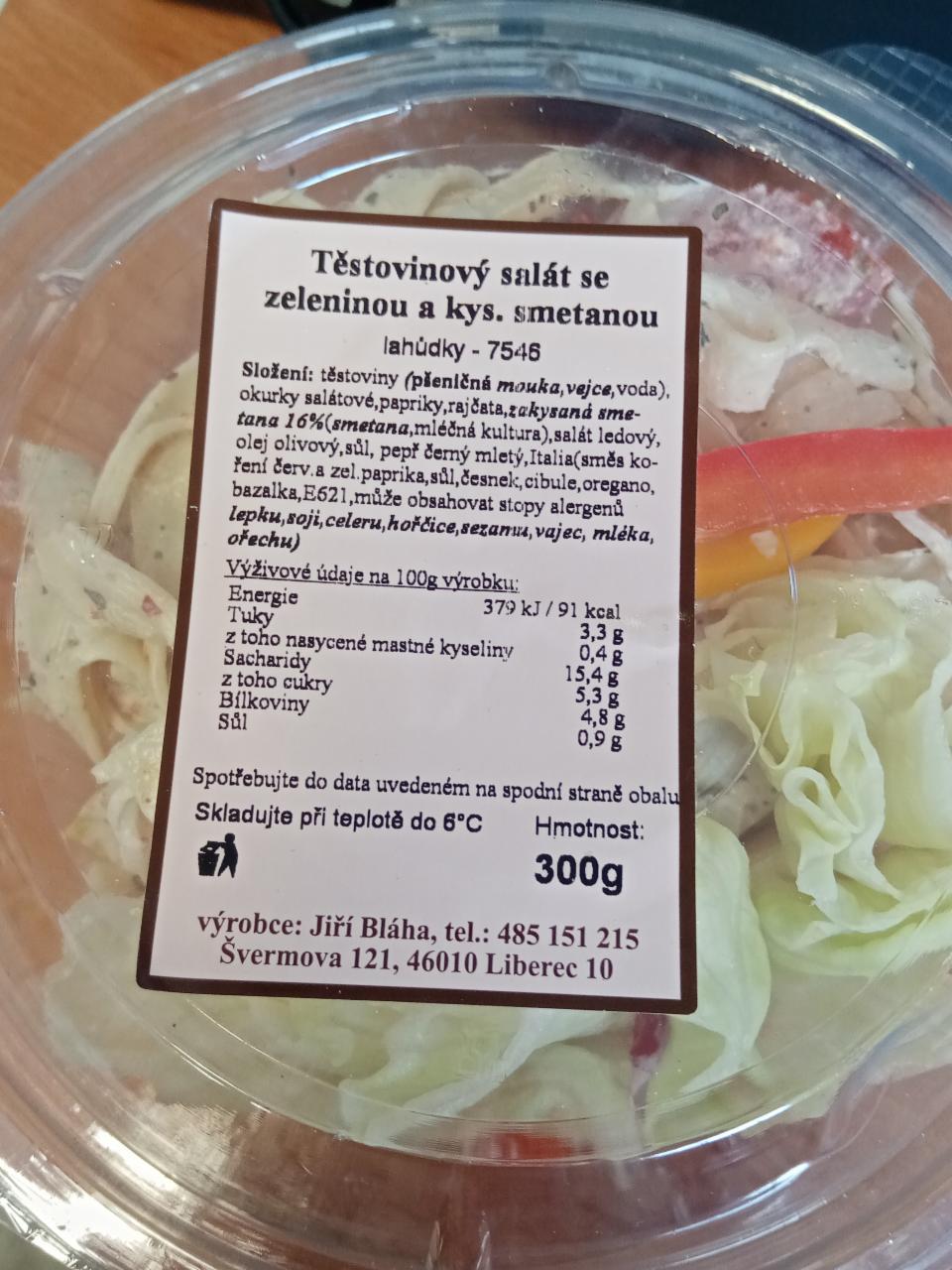 Fotografie - Těstovinový salát se zeleninou a kysanou smetanou Bláha
