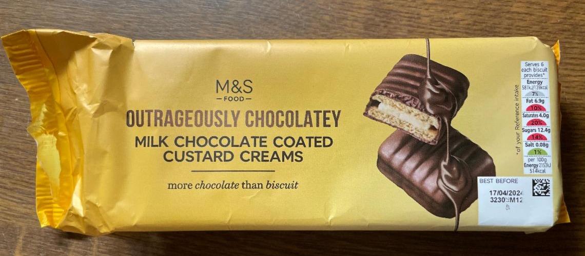 Fotografie - Outrageously Chocolatey Milk Chocolate Coated Custard Creams M&S Food