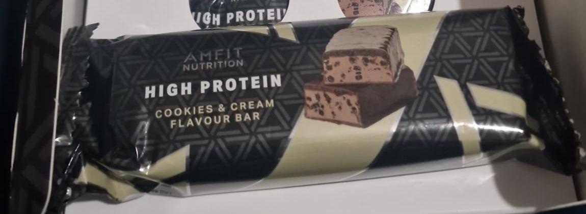 Fotografie - High protein cookies & cream flavour bar Amfit Nutrition