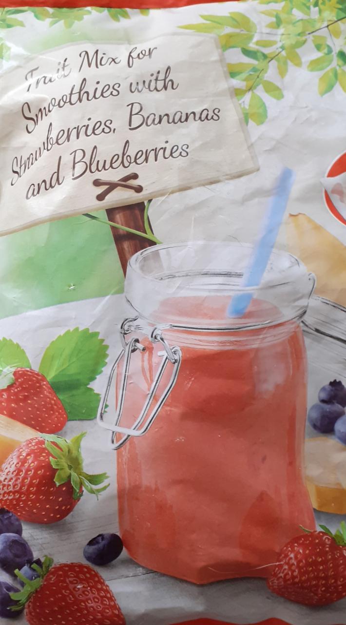 Fotografie - Fruit Mix for Smoothies with Strawberries, Bananas and Blueberries