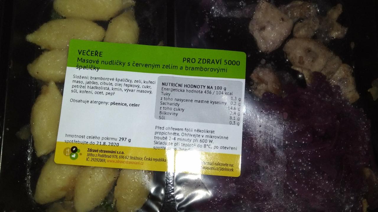 Fotografie - masové nudličky s červeným zelím a bramborovými špalíčky Zdravé stravování