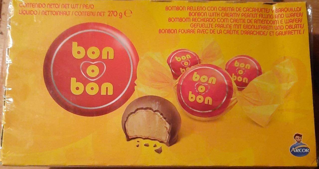 Fotografie - Bonbon s arašídovým krémem, oplatkou a čokoládou bon o bon
