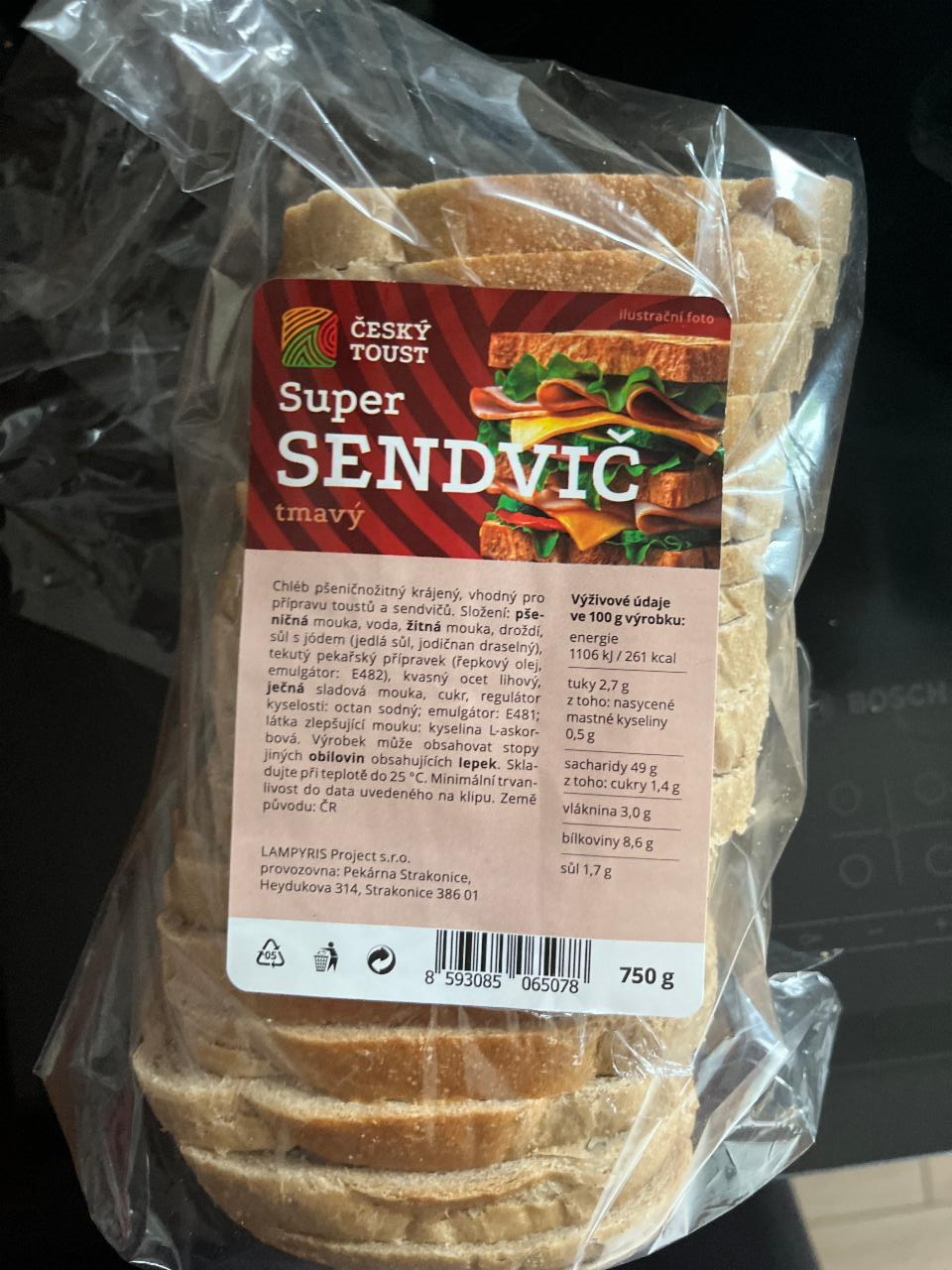 Fotografie - Super sendvič tmavý Český toust