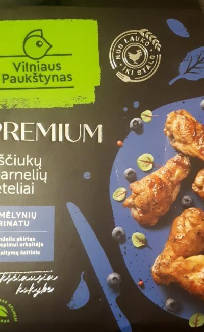 Fotografie - Premium Viščiukų sparnelių peteliai, su mėlynių marinatu kuřecí křidýlka v borůvkové marinádě Paukštynas