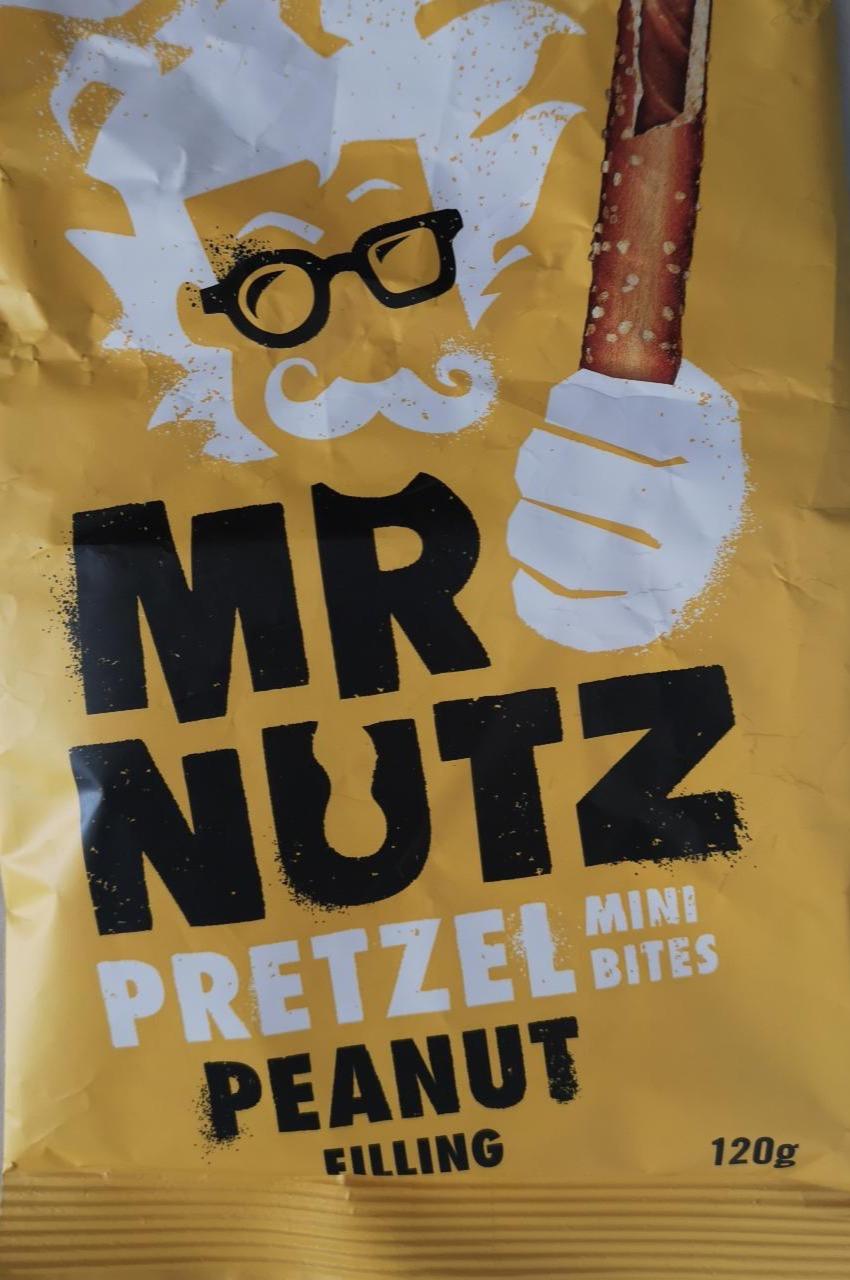 Fotografie - Salted pretzel mini bites peanut filling Mr Nutz