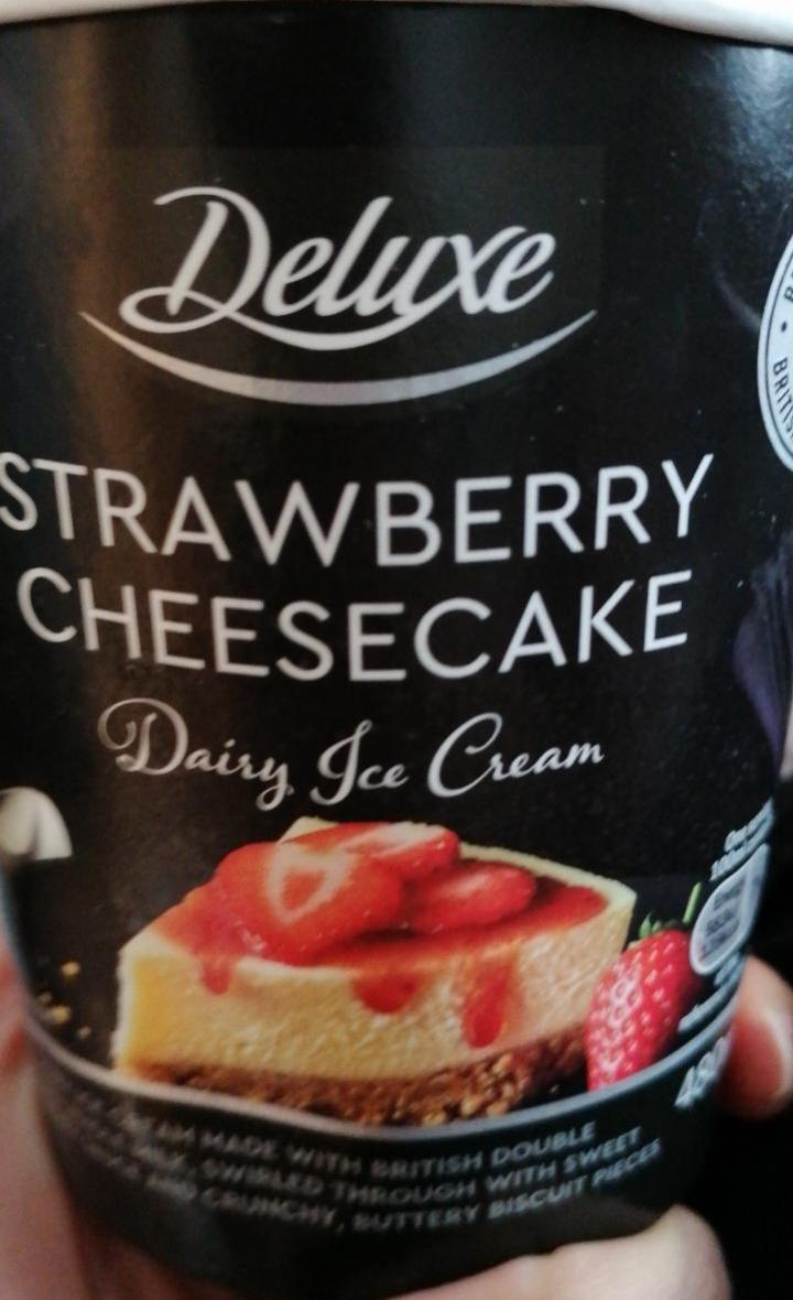Fotografie - Strawberry cheesecake Dairy Ice Cream Deluxe