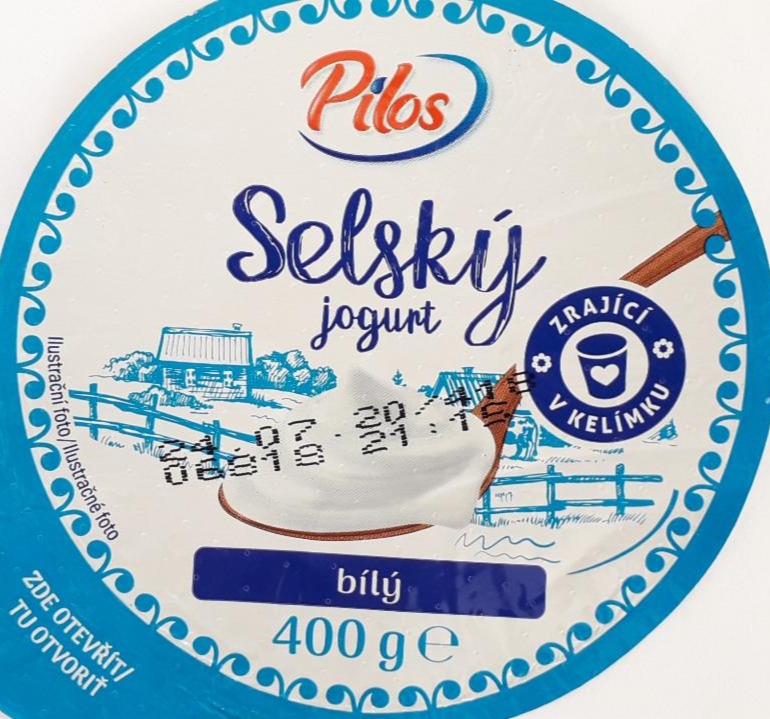 Fotografie - jogurt selský bílý zrající v kelímku Pilos