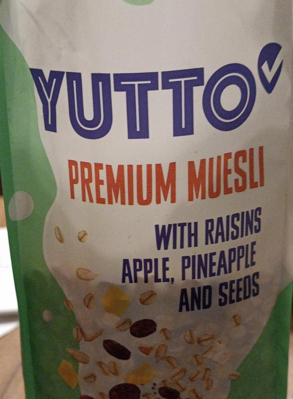 Fotografie - Premium Muesli with raisins apple, pineapple and seeds Yutto