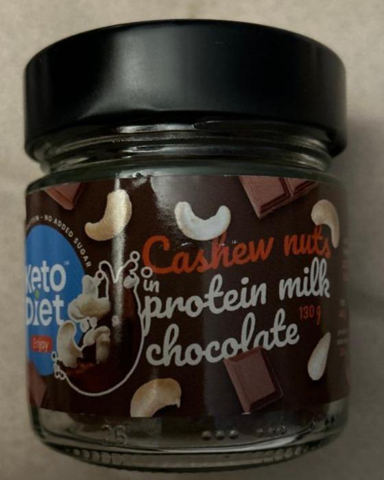 Fotografie - Cashew nuts protein milk chocolate KetoDiet