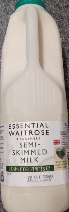 Fotografie - Semi-skimmed milk Essential Waitrose