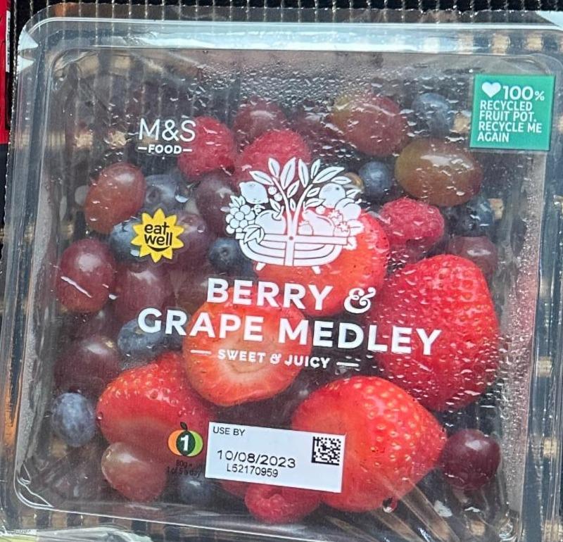 Fotografie - Berry & Grapes Medley M&S Food