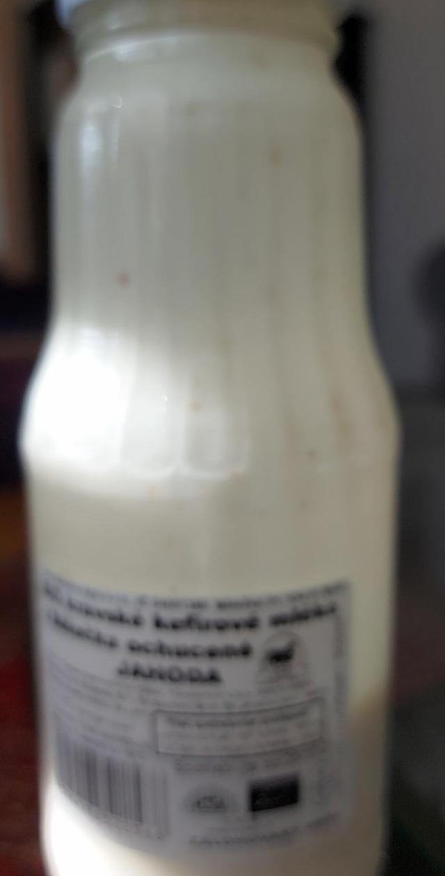 Fotografie - Bio kravské kefírové mléko z Bělečka ochucené JAHODA 