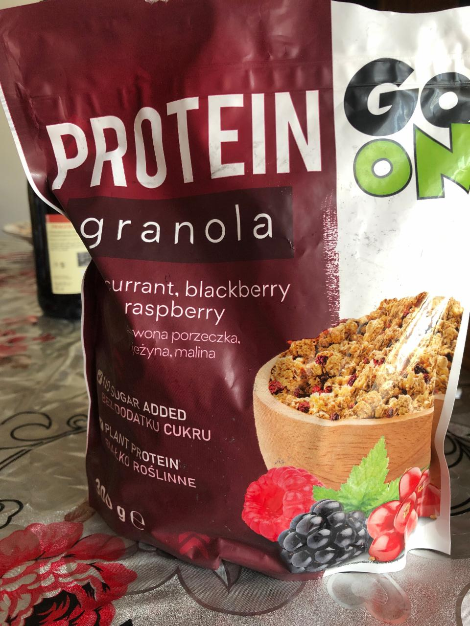 Fotografie - Protein granola red currant, blackberry, raspberry Go On