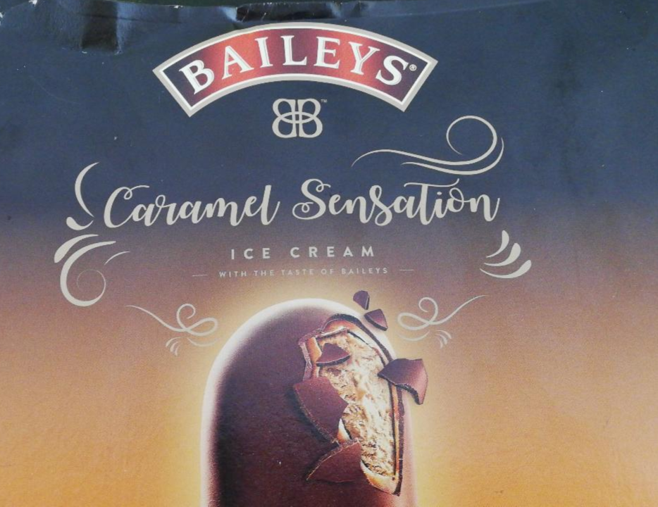 Fotografie - Caramel sensation ice cream Baileys