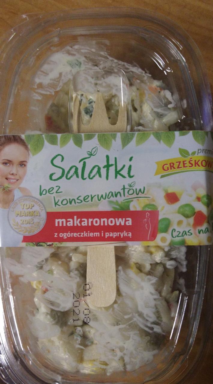 Fotografie - salatki makaronowa z ogóreczkiem i papryka