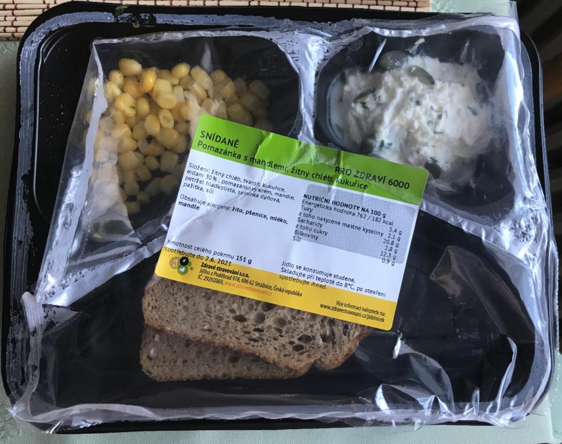 Fotografie - Pomazánka s mandlemi, žitný chléb, kukuřice Zdravé stravování
